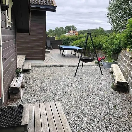 Stille Og Landlig, Men Sentrumsnaer Leilighet
