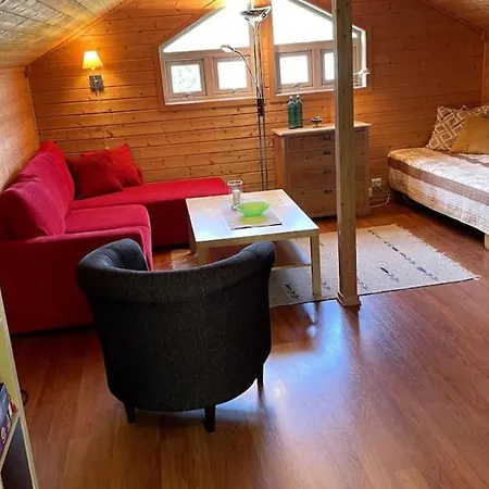 Stille Og Landlig, Men Sentrumsnaer Appartement *