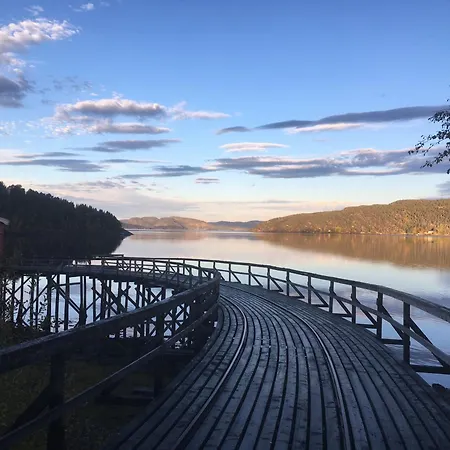 Stille Og Landlig, Men Sentrumsnaer Appartement *