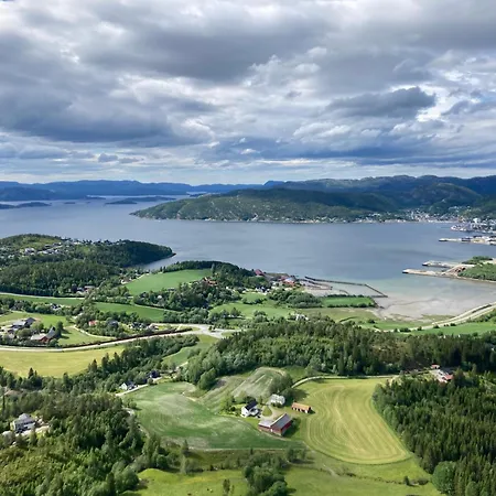 Stille Og Landlig, Men Sentrumsnaer Leilighet Namsos